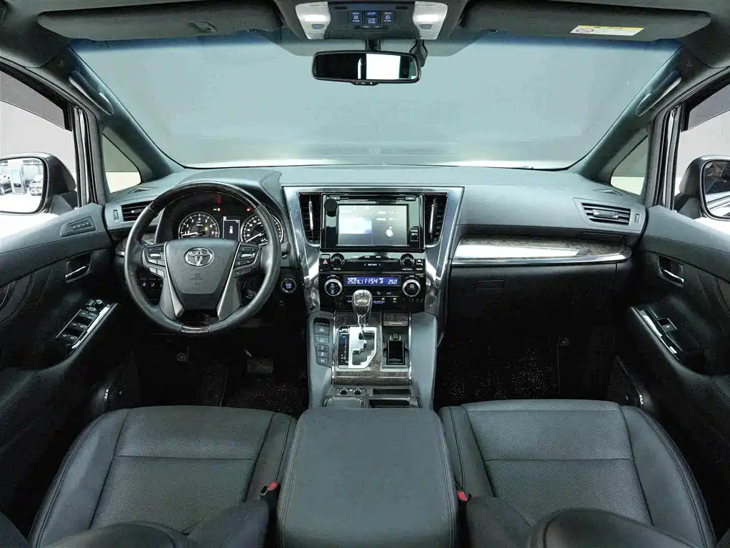Toyota Alphard — фото 6