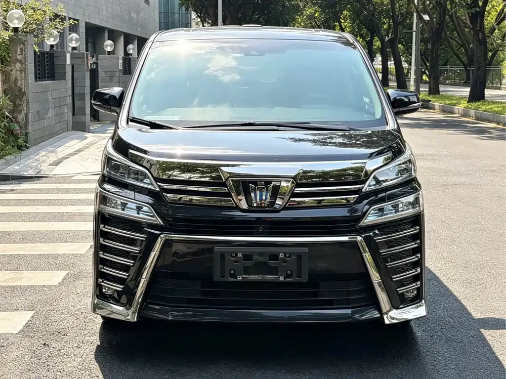 Toyota Vellfire — фото 2
