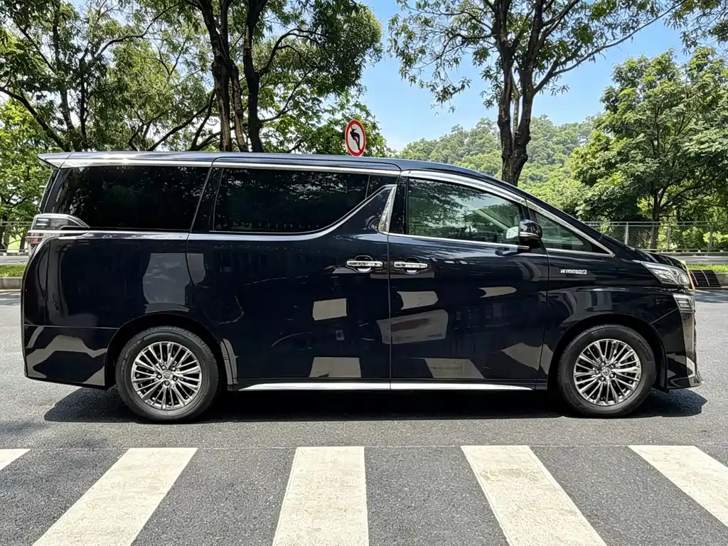 Toyota Vellfire — фото 4