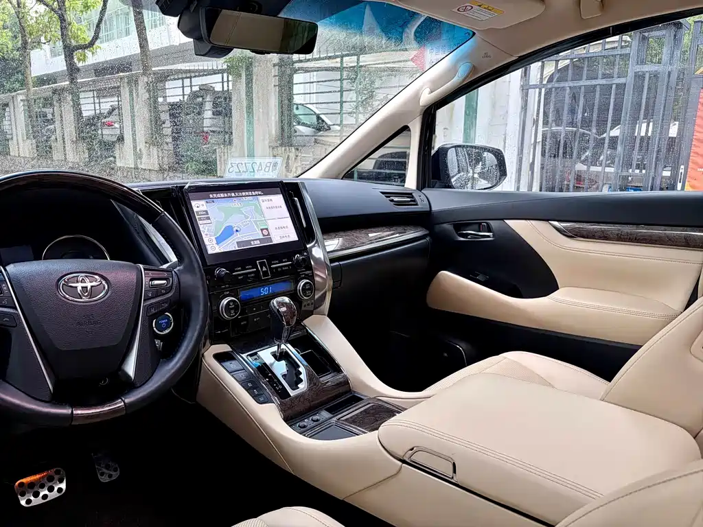 Toyota Vellfire — фото 7