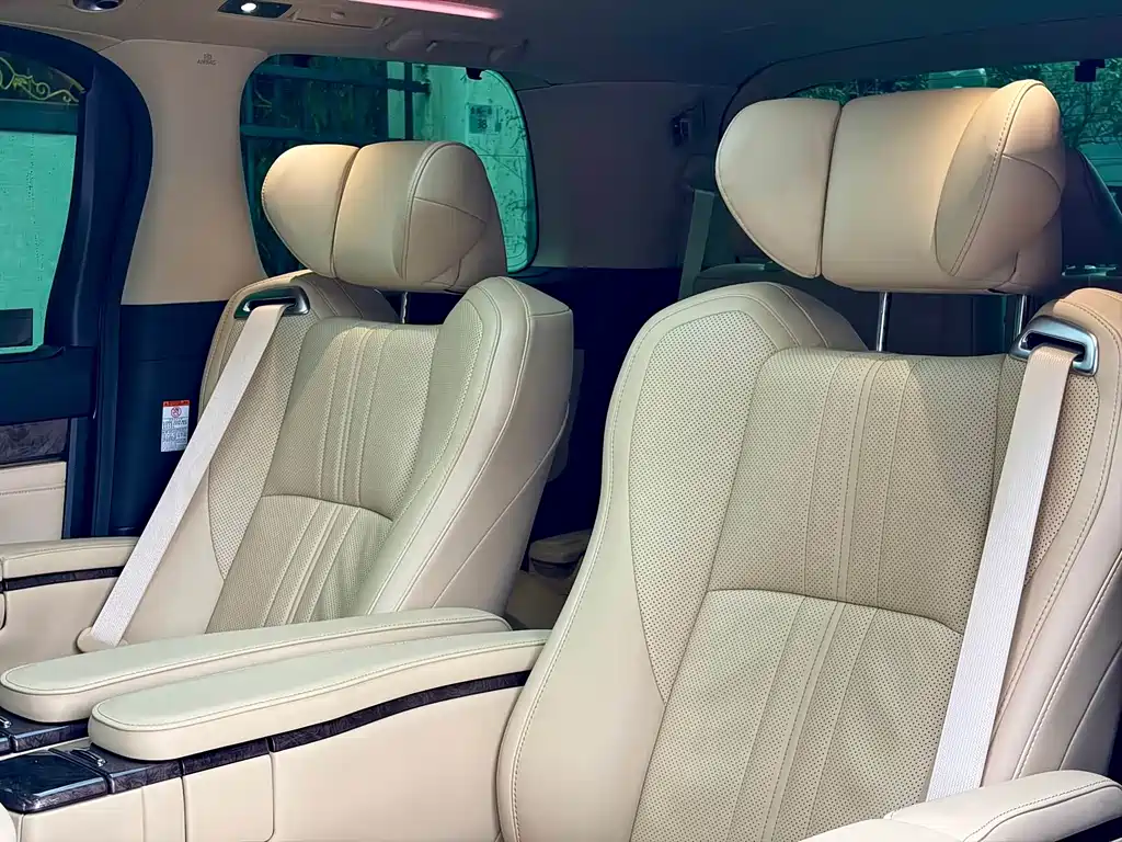 Toyota Vellfire — фото 8