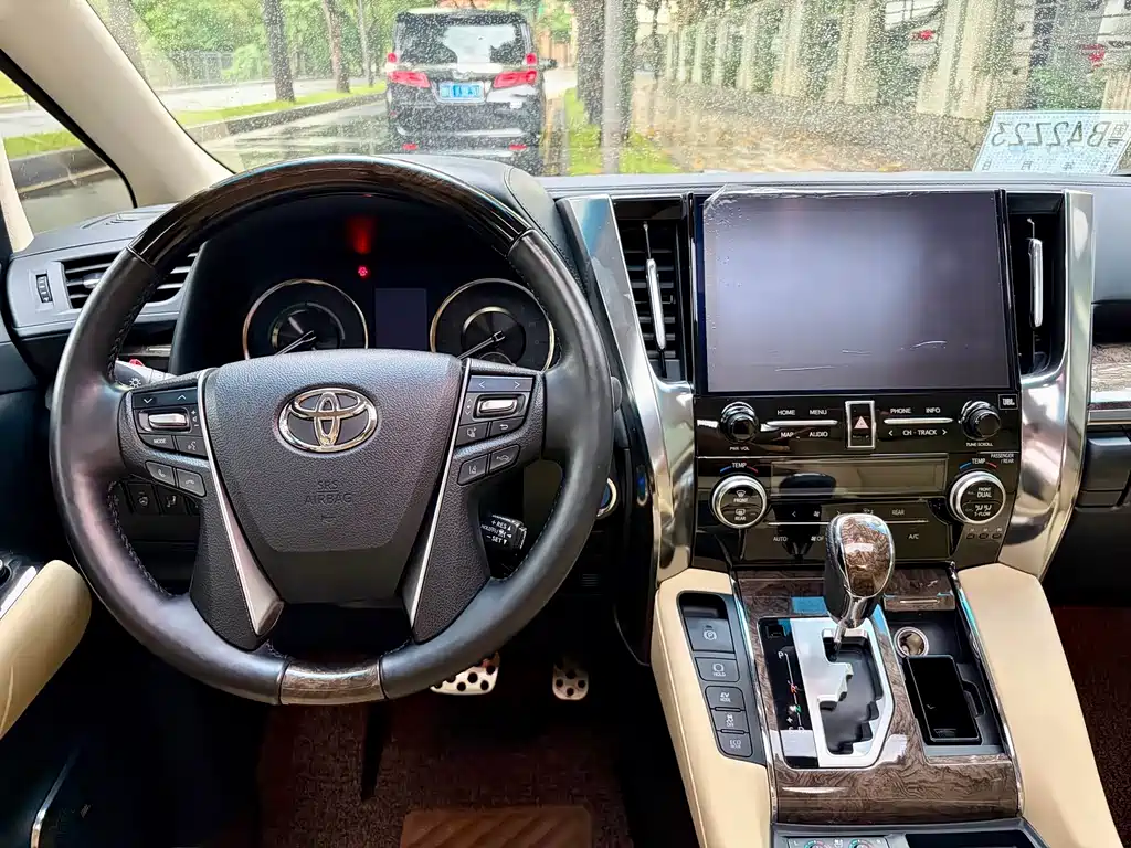Toyota Vellfire — фото 9