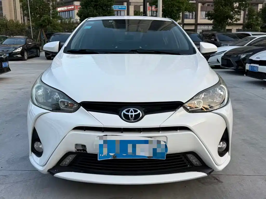 Toyota Yaris L — фото 2