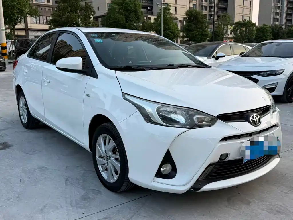 Toyota Yaris L — фото 3