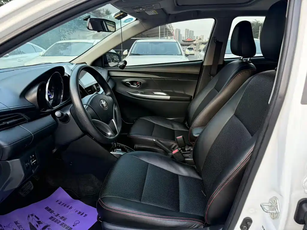 Toyota Yaris L — фото 4
