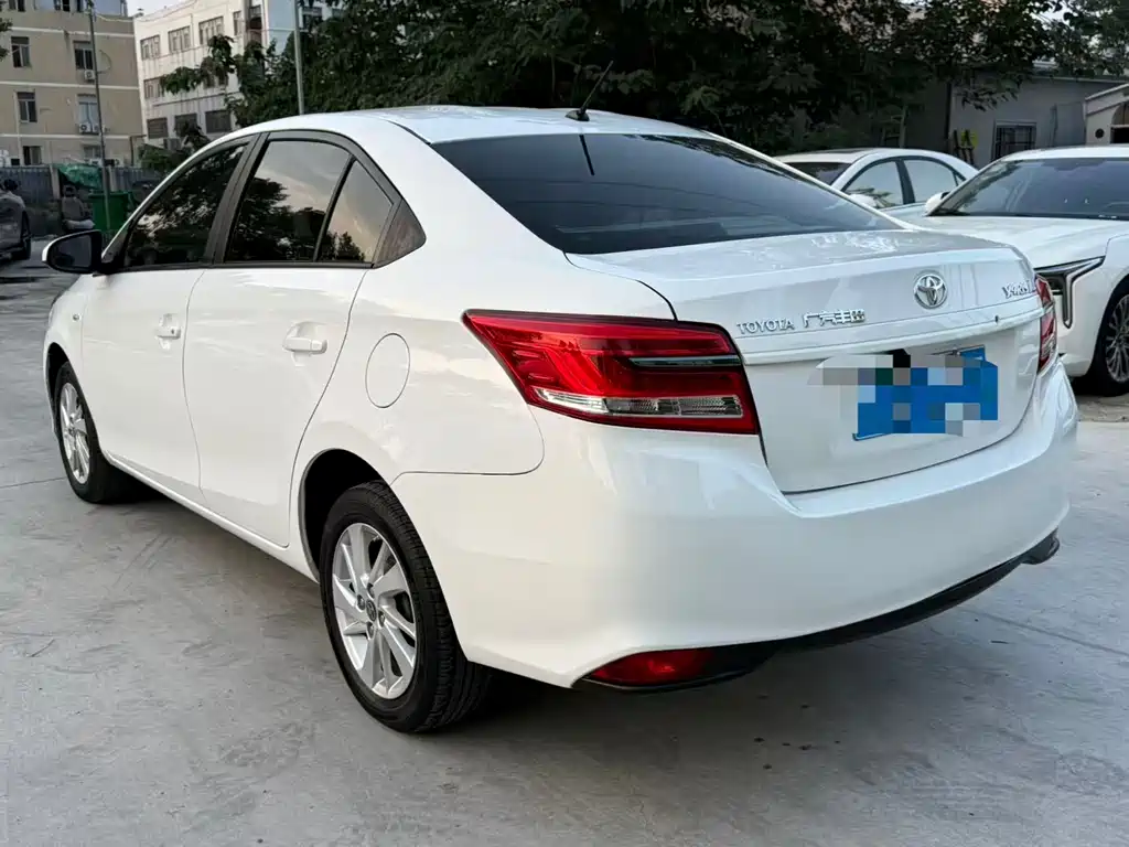 Toyota Yaris L — фото 9