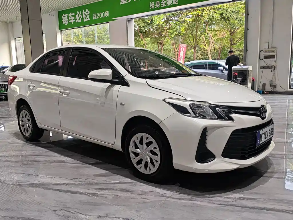 Toyota Vios — фото 4
