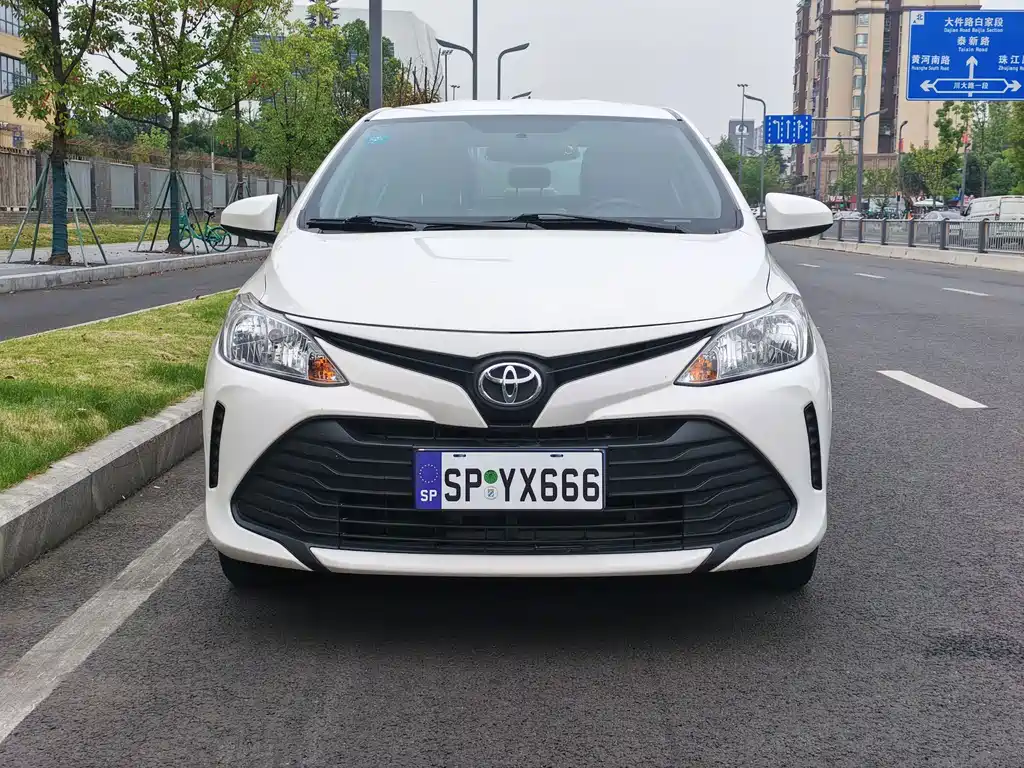 Toyota Vios — фото 2