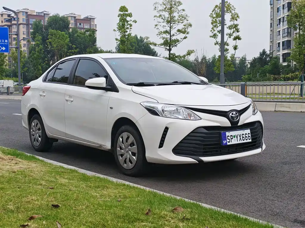 Toyota Vios — фото 3