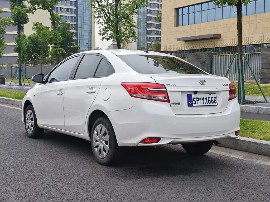 Toyota Vios — фото 4
