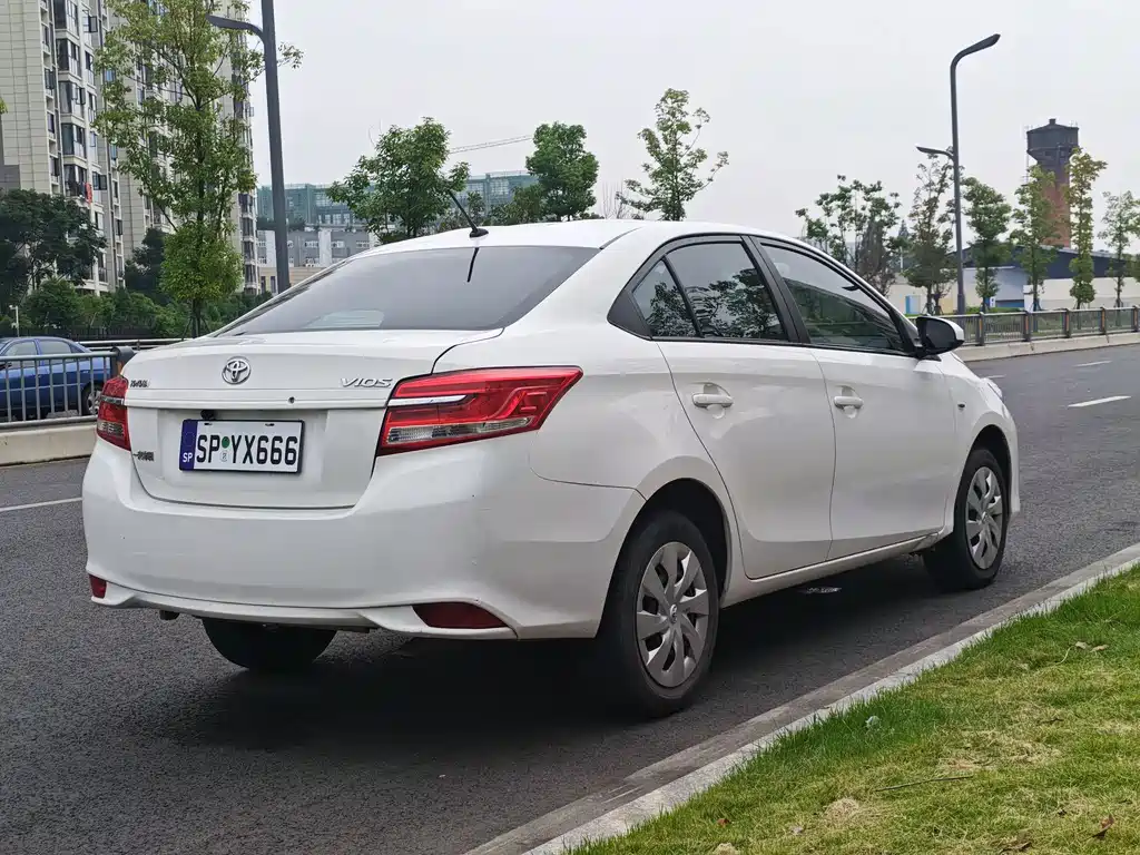 Toyota Vios — фото 6