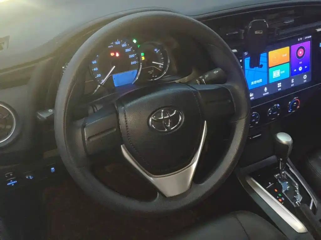 Toyota Corolla — фото 11