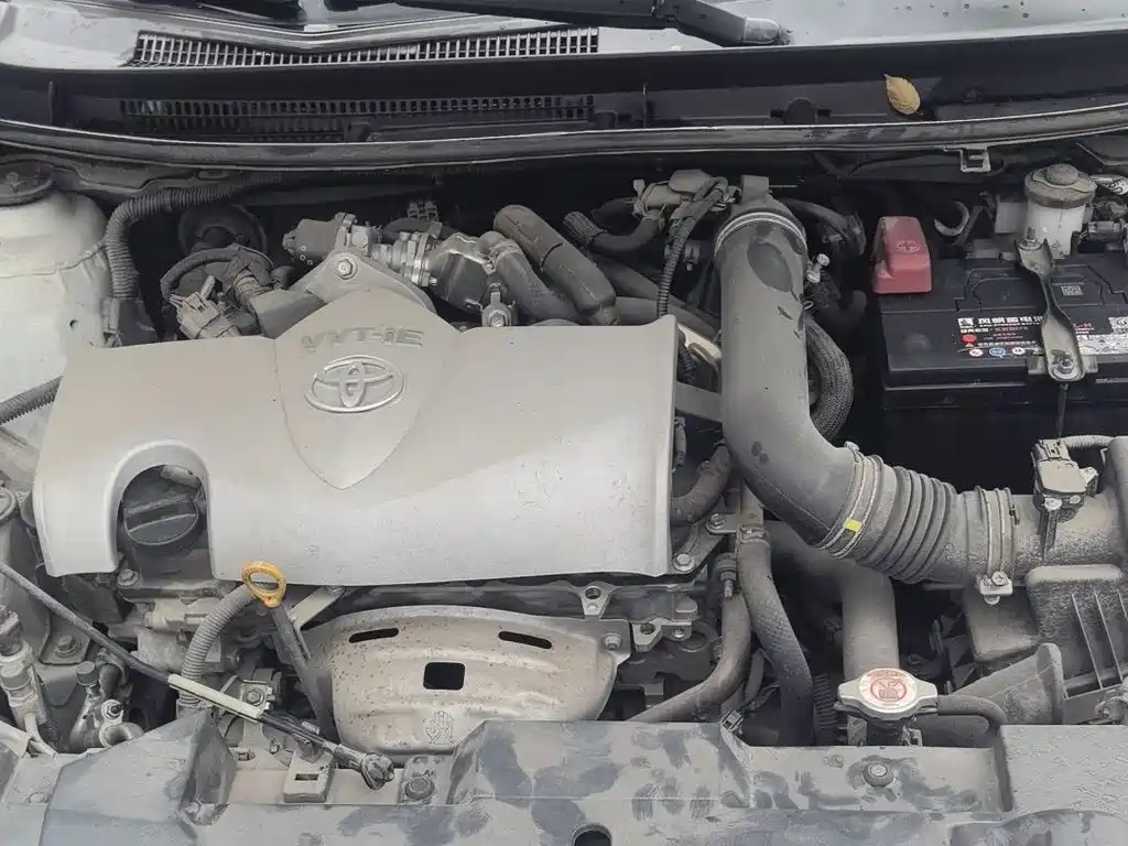 Toyota Yaris L — фото 13