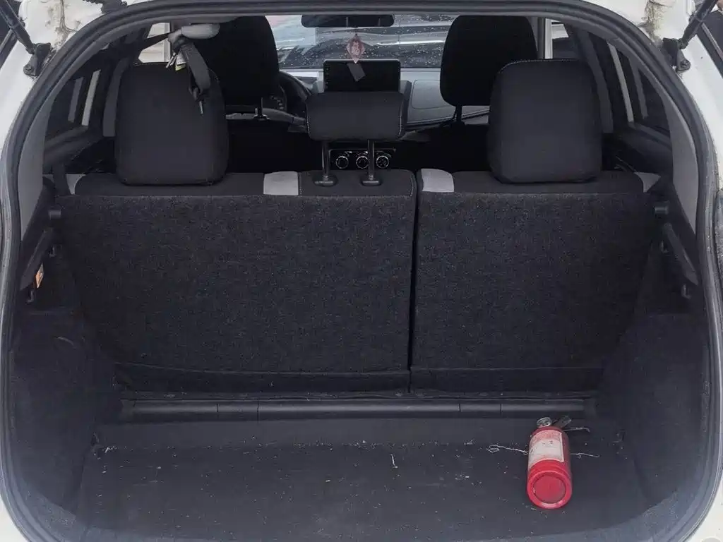 Toyota Yaris L — фото 15