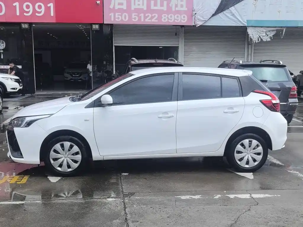 Toyota Yaris L — фото 3