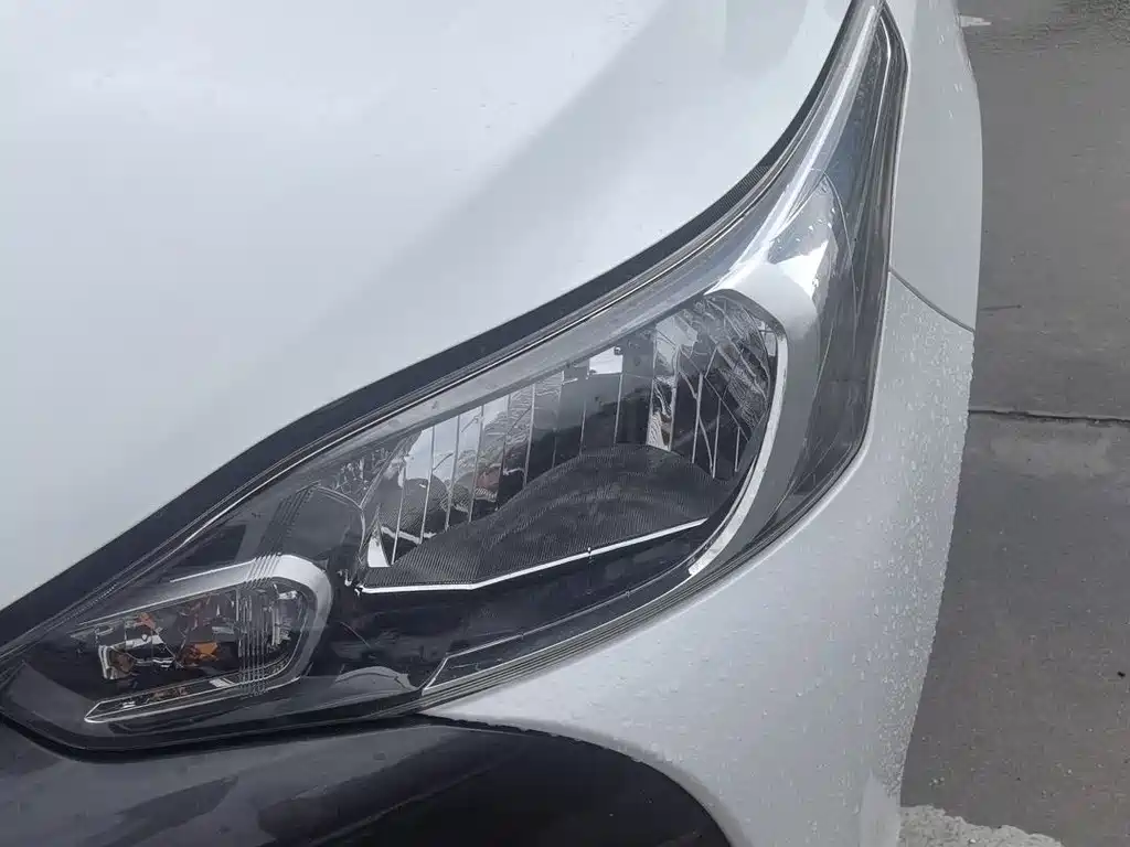 Toyota Yaris L — фото 6