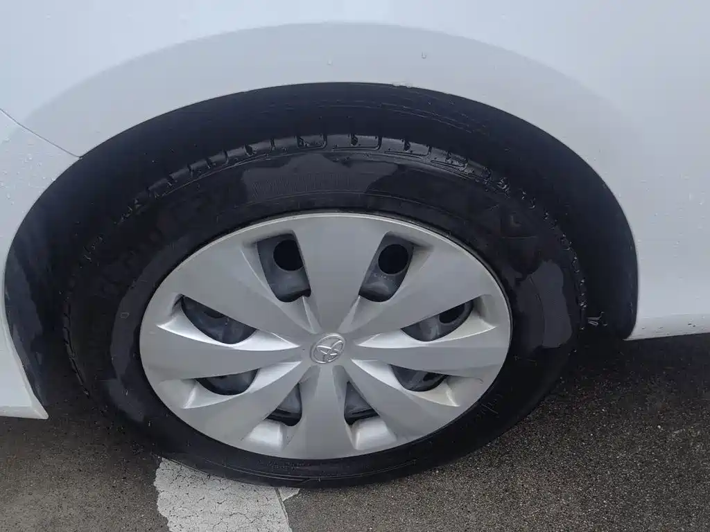 Toyota Yaris L — фото 7