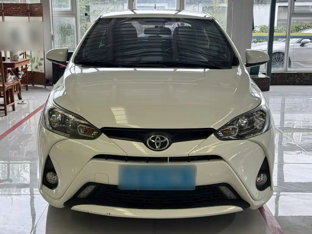 Toyota Yaris L — фото 3