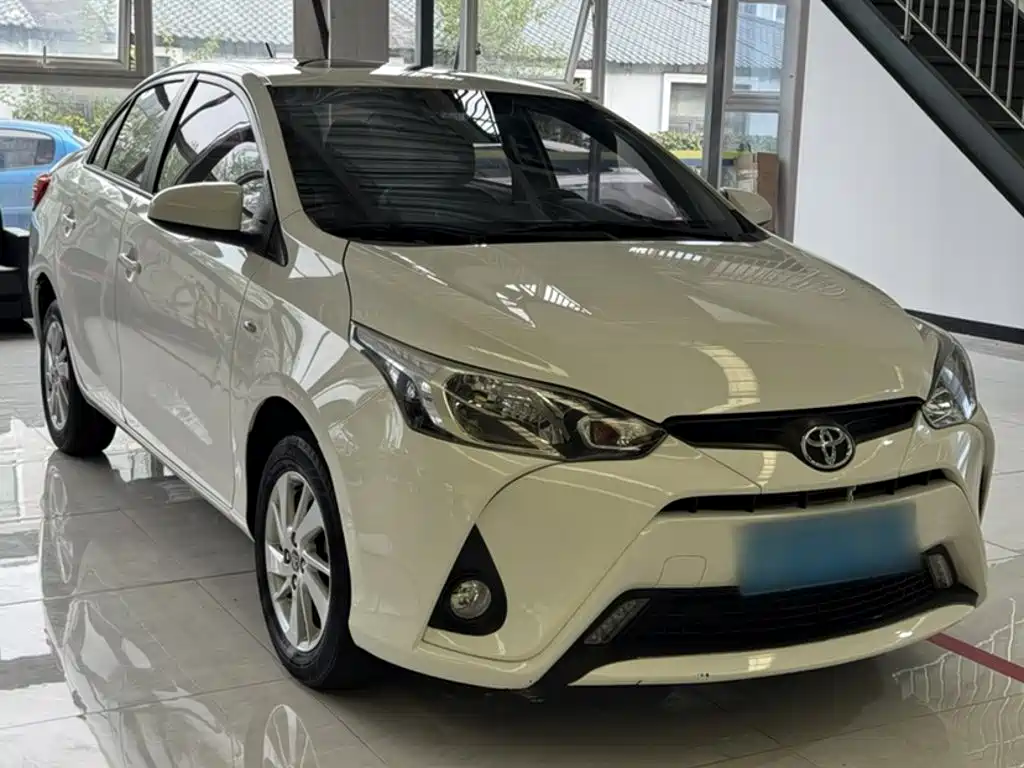 Toyota Yaris L — фото 4