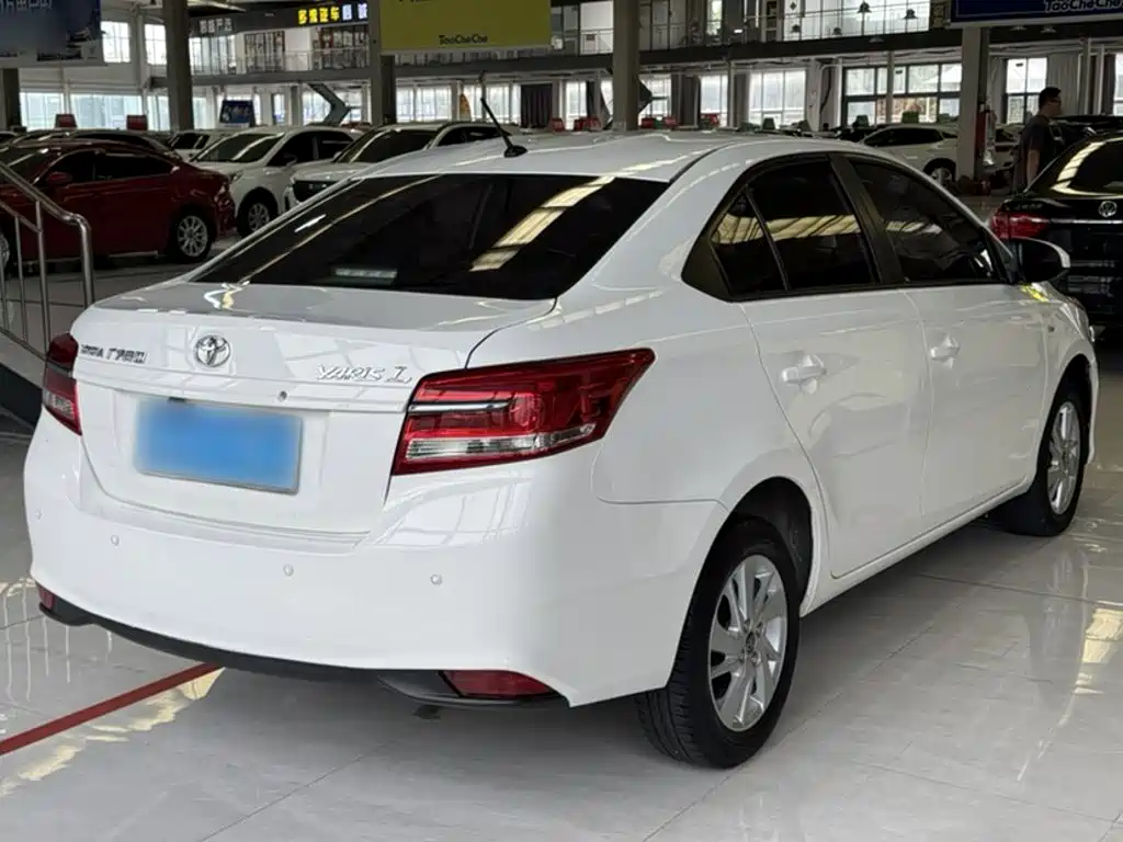 Toyota Yaris L — фото 6