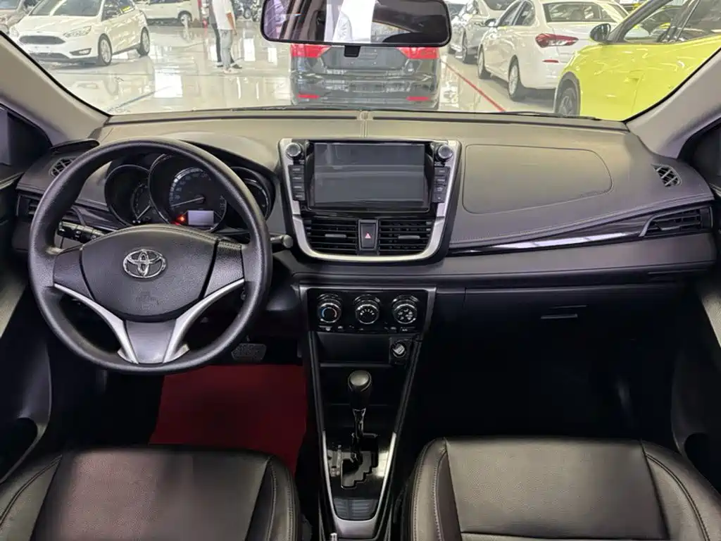 Toyota Yaris L — фото 9