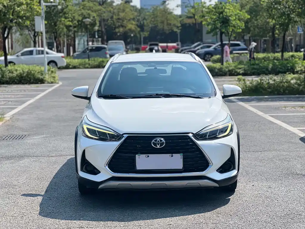 Toyota Yaris L — фото 2
