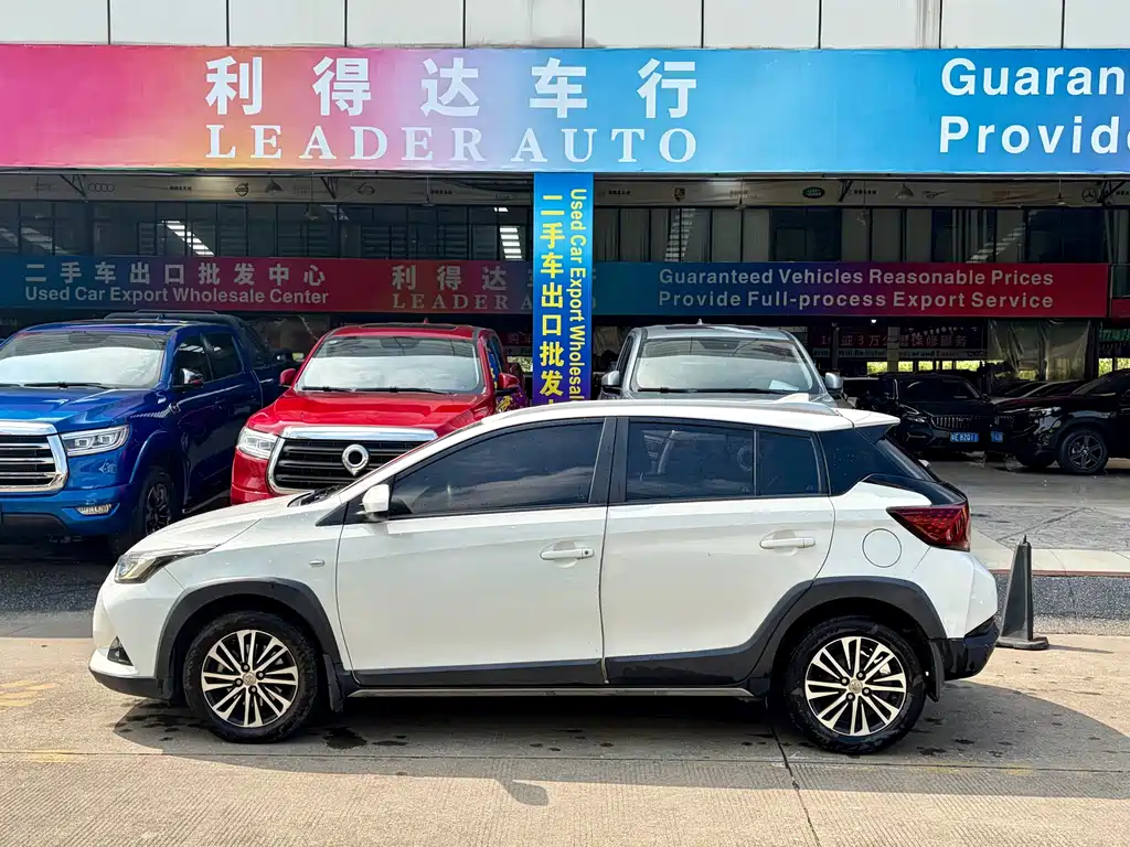 Toyota Yaris L — фото 3