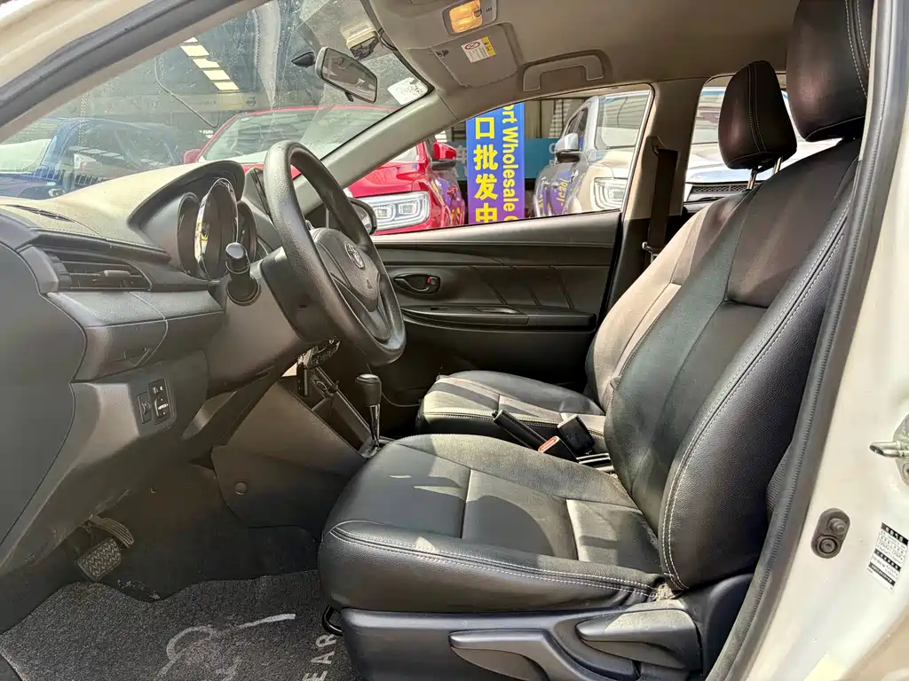 Toyota Yaris L — фото 6