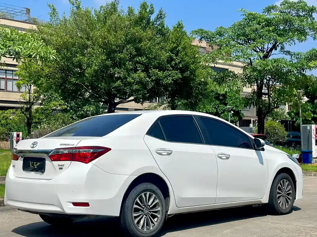 Toyota Corolla — фото 9