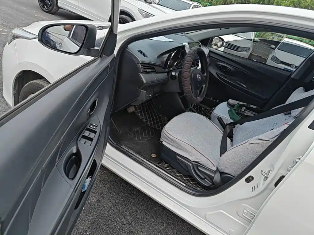 Toyota Yaris L — фото 16
