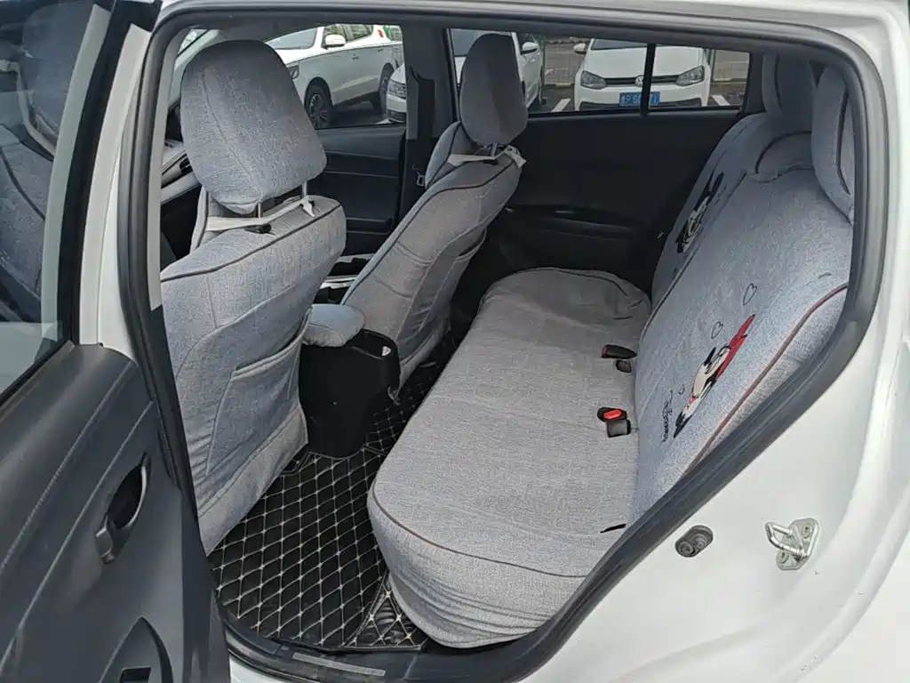 Toyota Yaris L — фото 17