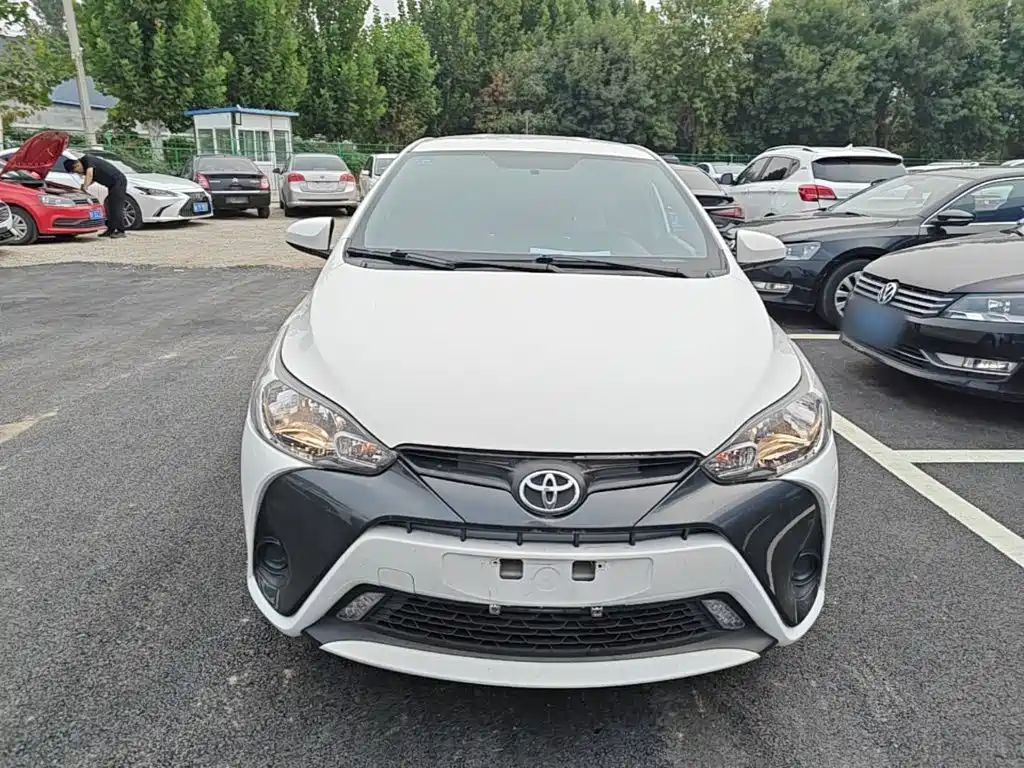 Toyota Yaris L — фото 3
