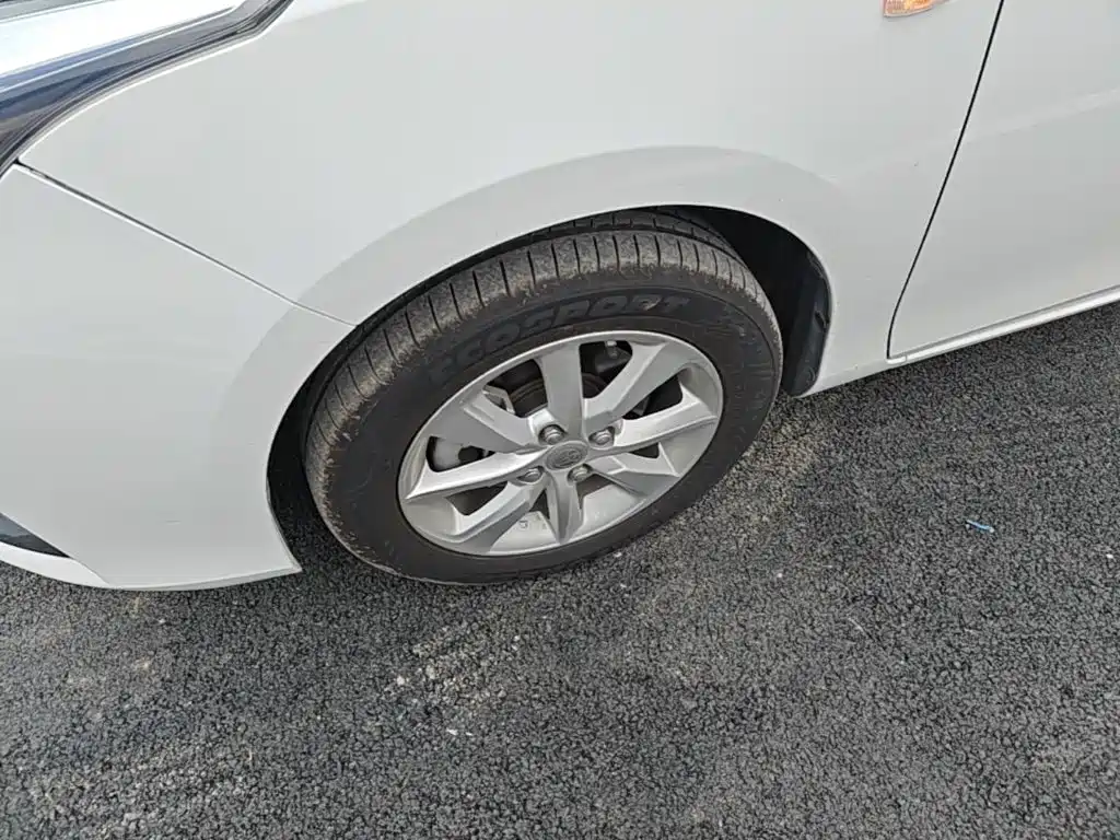 Toyota Yaris L — фото 23