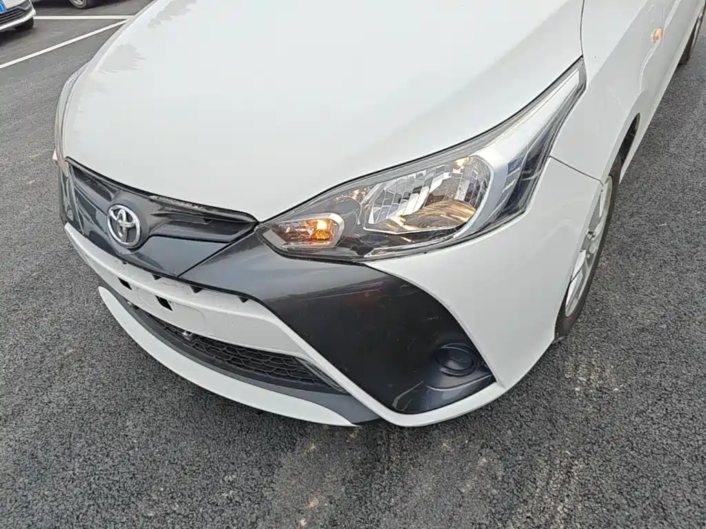 Toyota Yaris L — фото 24