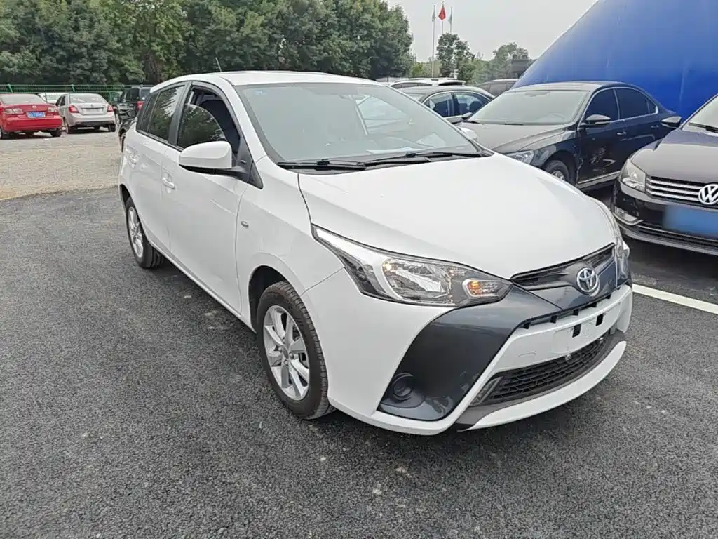 Toyota Yaris L — фото 4