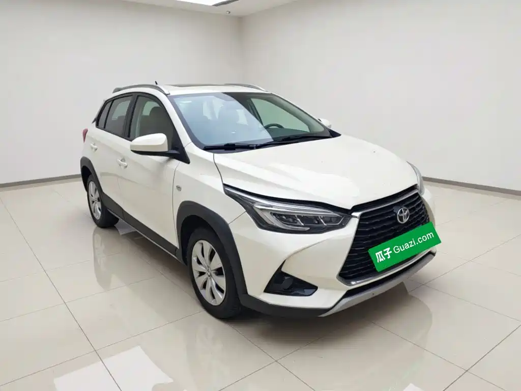 Toyota Yaris L — фото 3