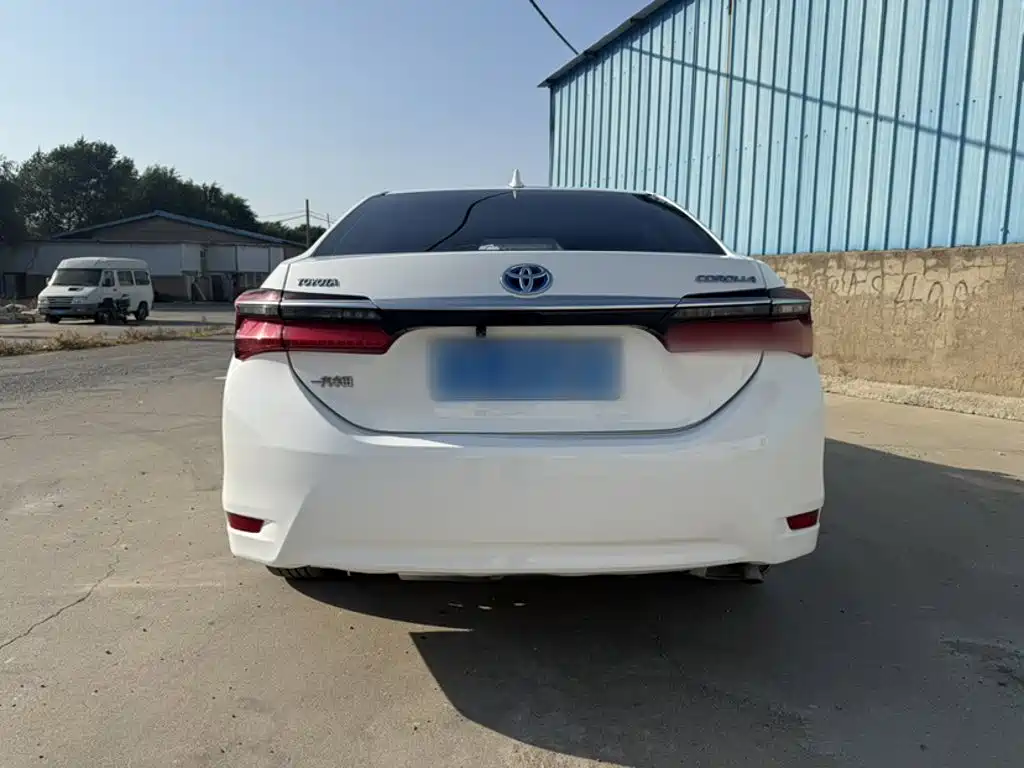 Toyota Corolla — фото 4