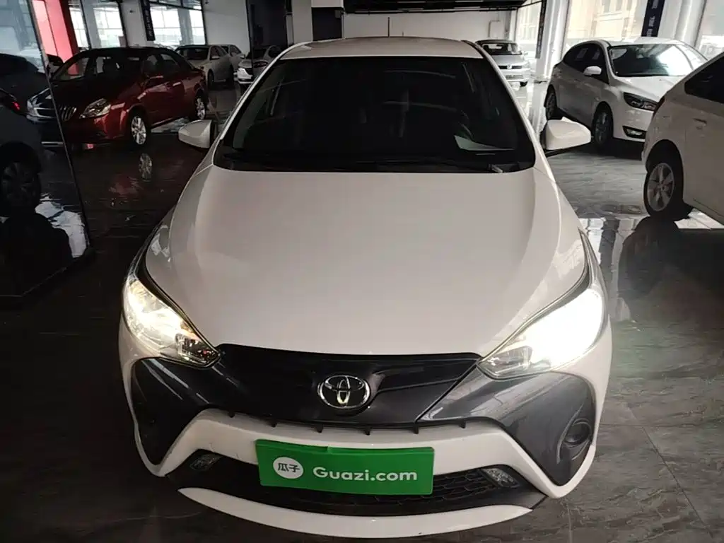 Toyota Yaris L — фото 3