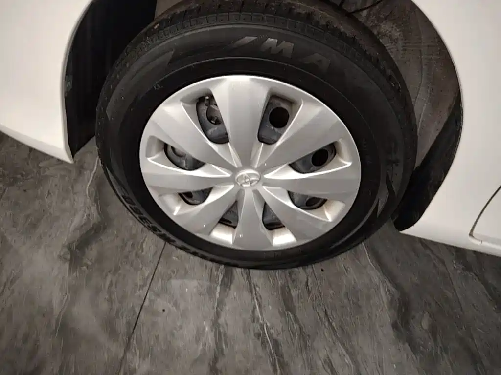 Toyota Yaris L — фото 23