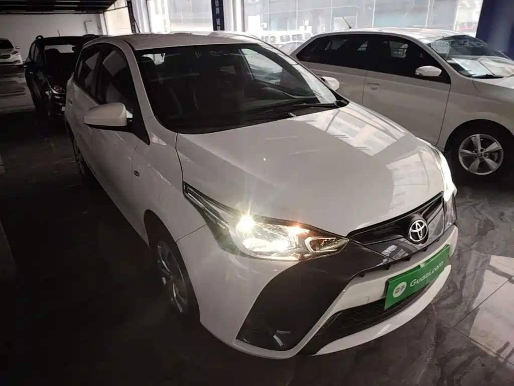 Toyota Yaris L — фото 4
