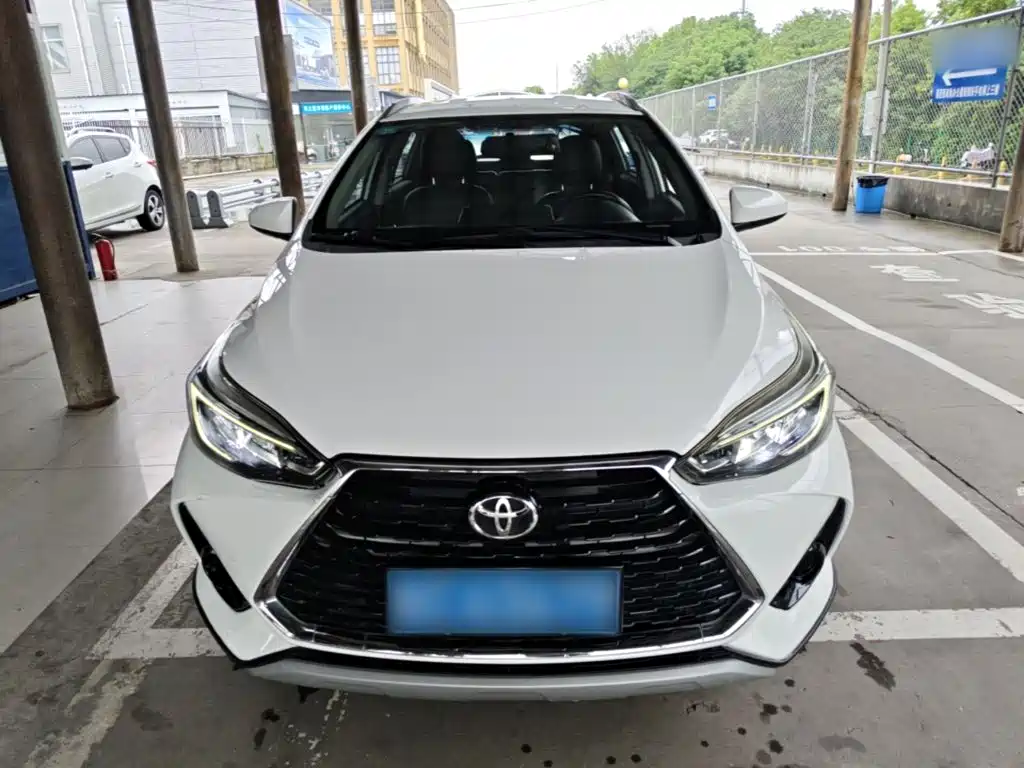 Toyota Yaris L — фото 3