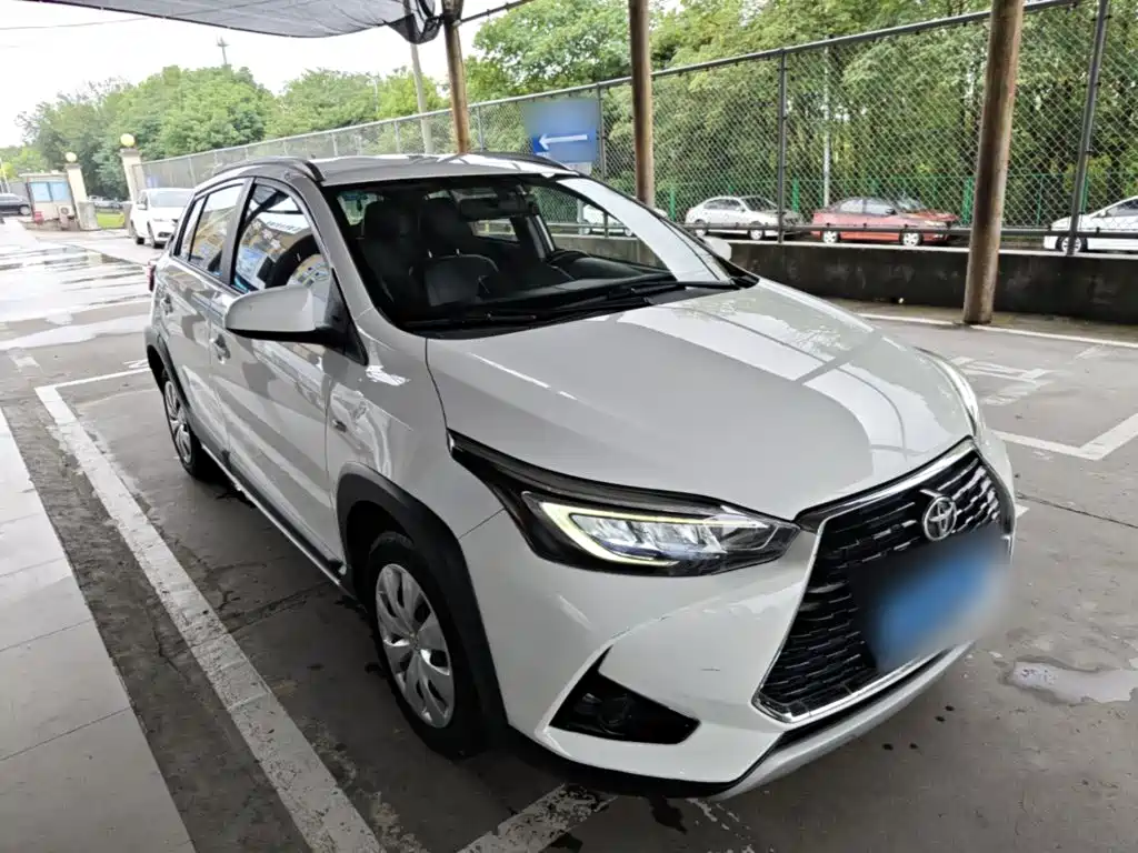 Toyota Yaris L — фото 4