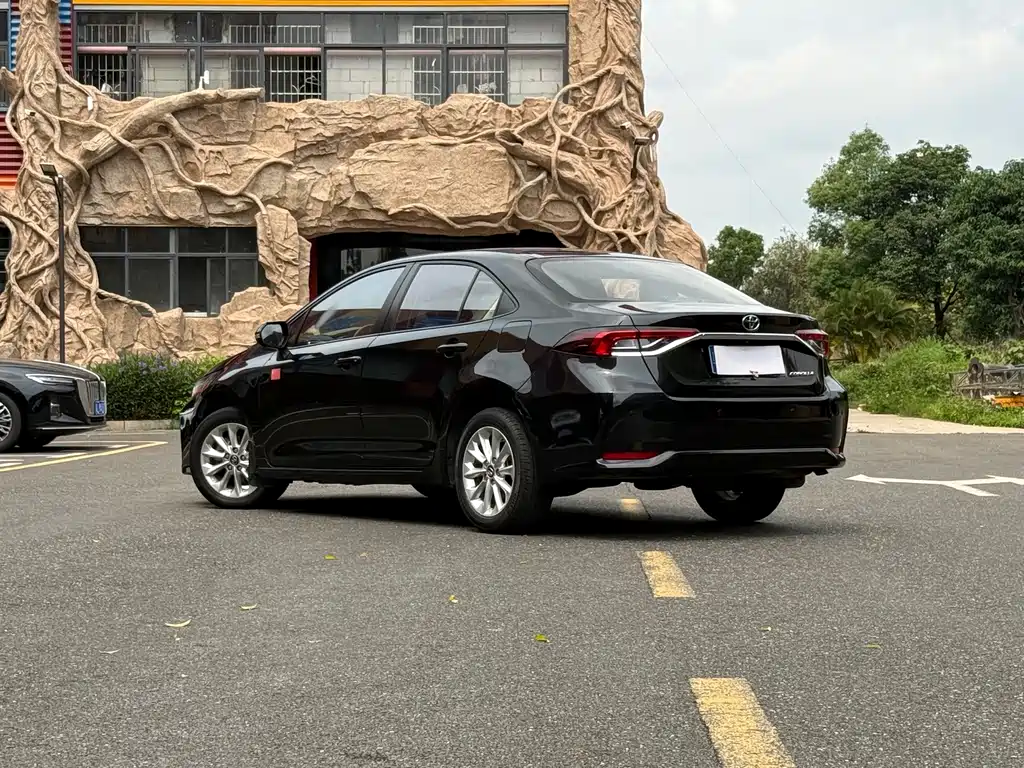 Toyota Corolla — фото 3