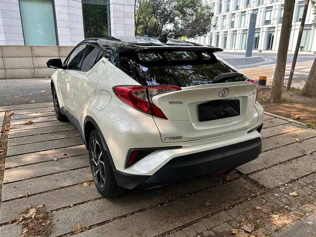Toyota C-HR — фото 6
