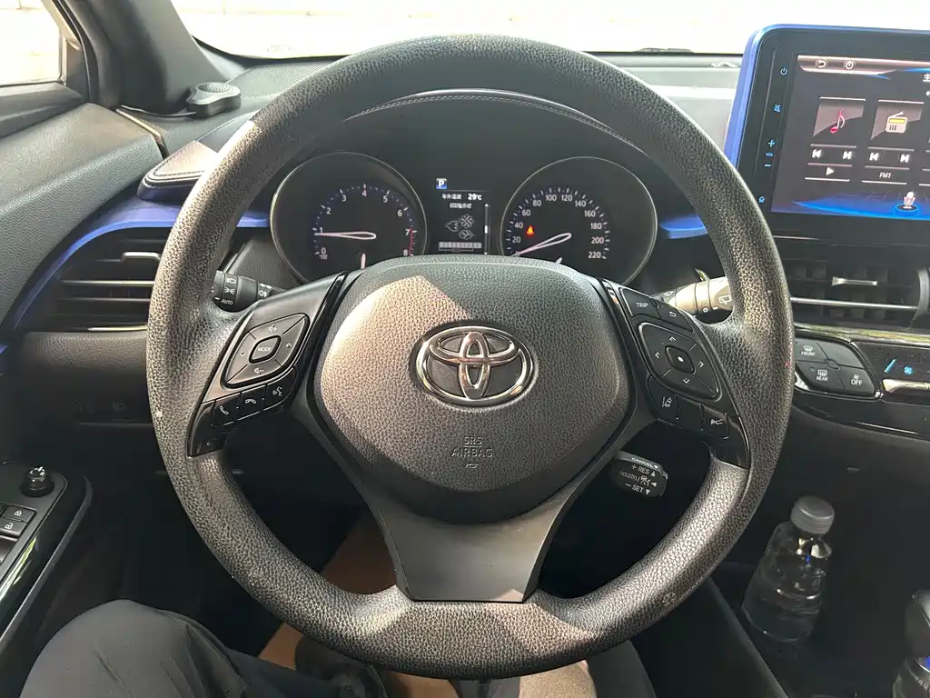 Toyota C-HR — фото 8