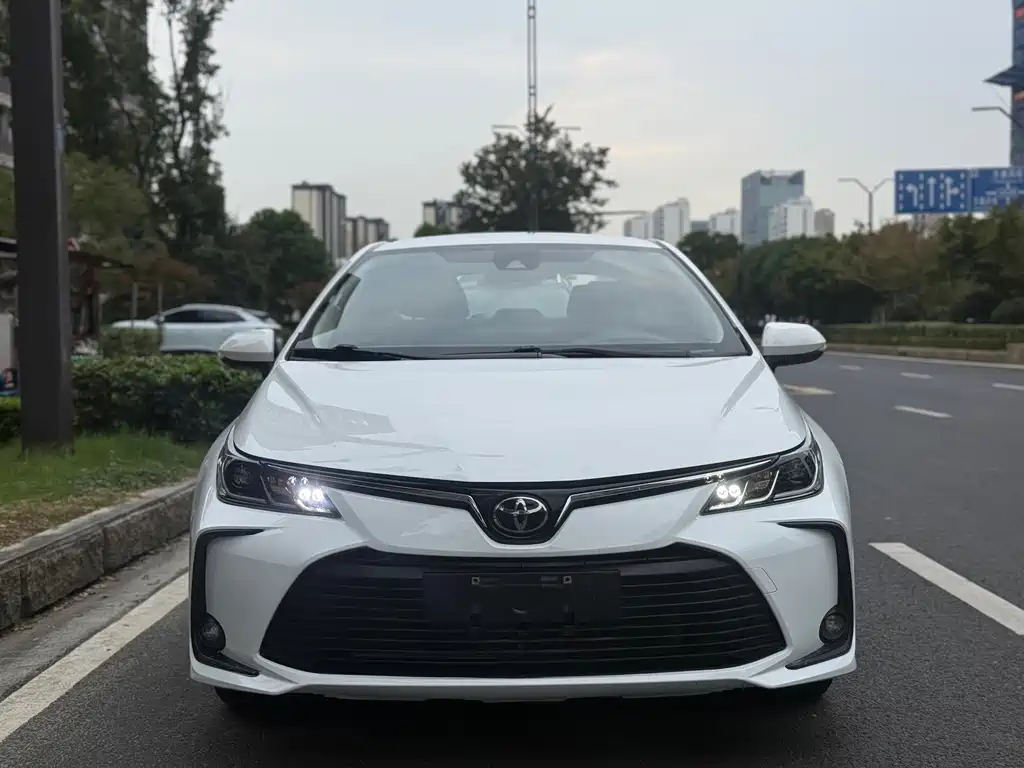 Toyota Corolla — фото 2
