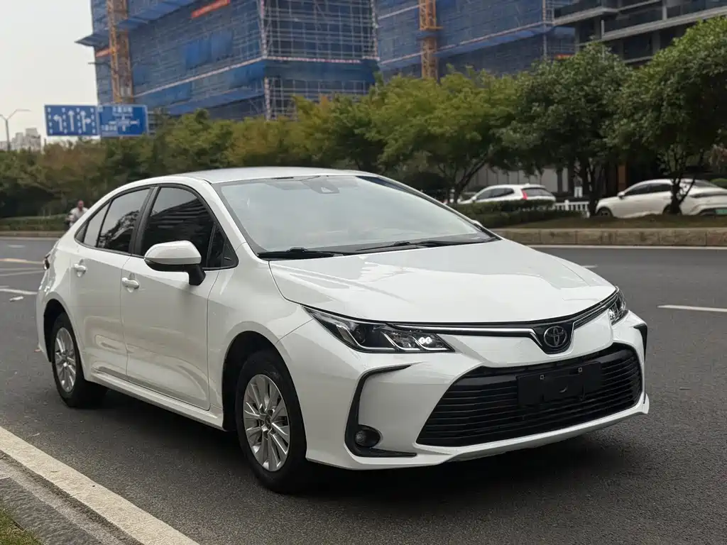 Toyota Corolla — фото 3