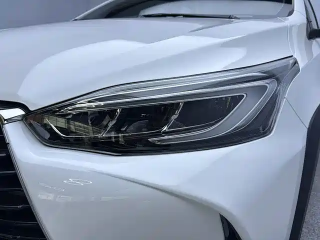 Toyota Yaris L — фото 2