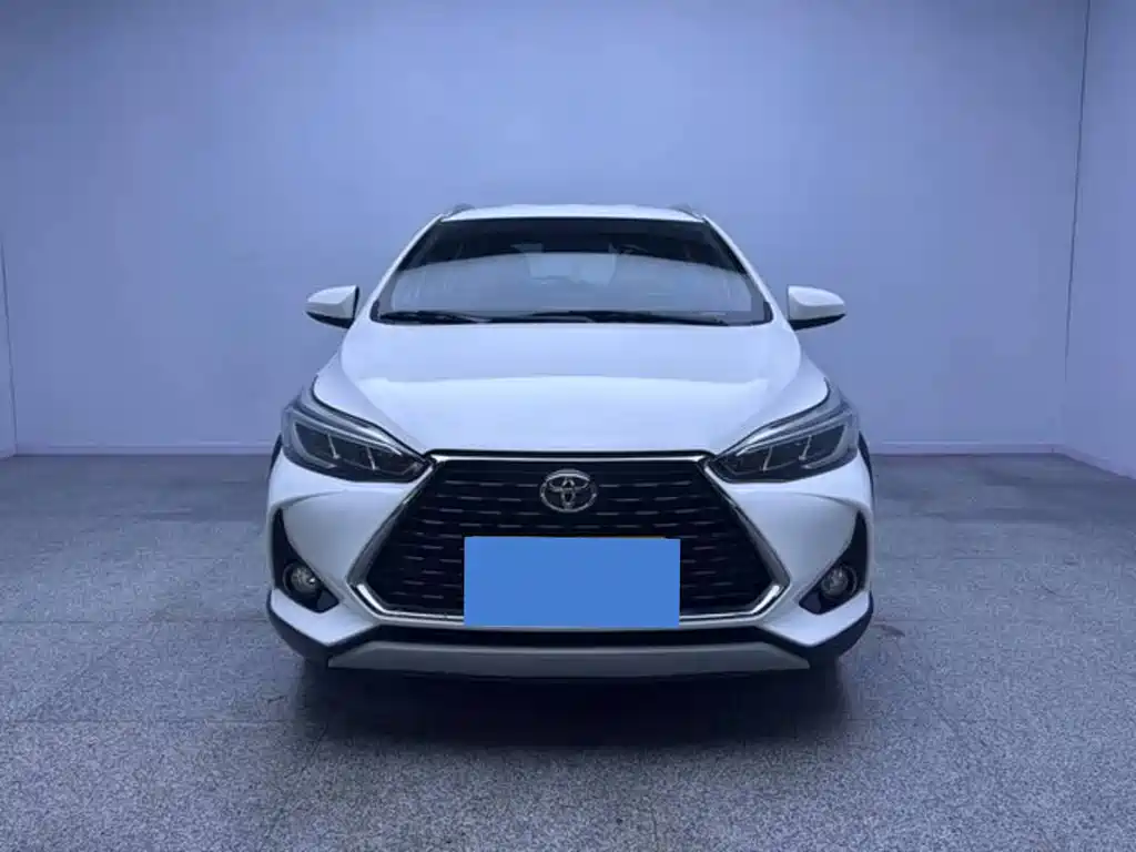 Toyota Yaris L — фото 3