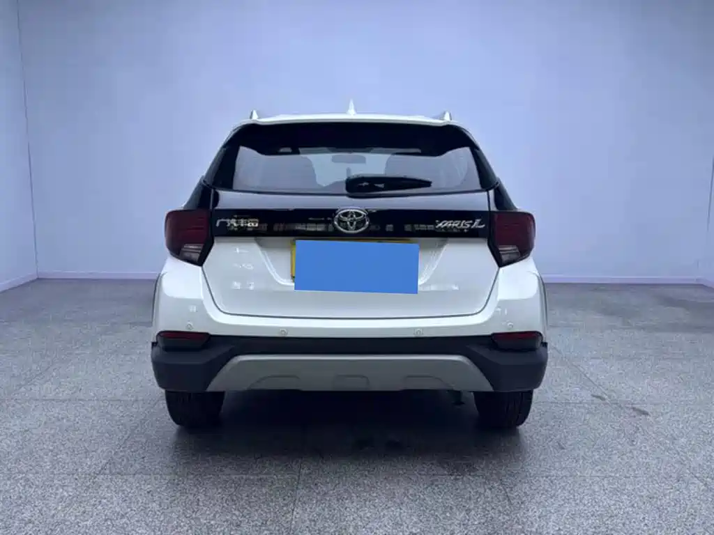 Toyota Yaris L — фото 7